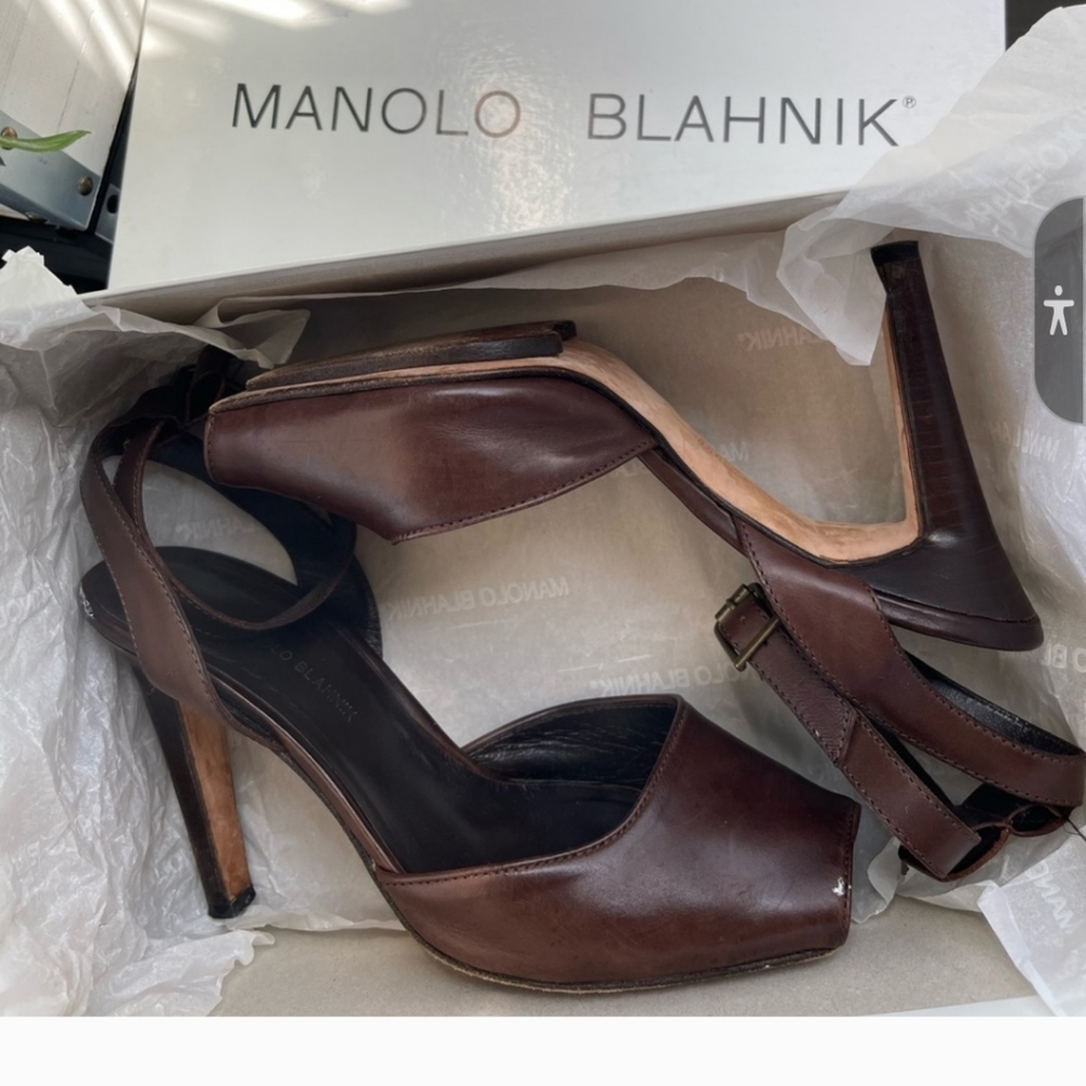 Manolo blahnik strap sandal sz 8.5